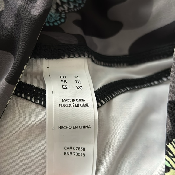 SOMMER RAY NWT butterfly butt lift leggings. Size XL - Picture 8 of 10